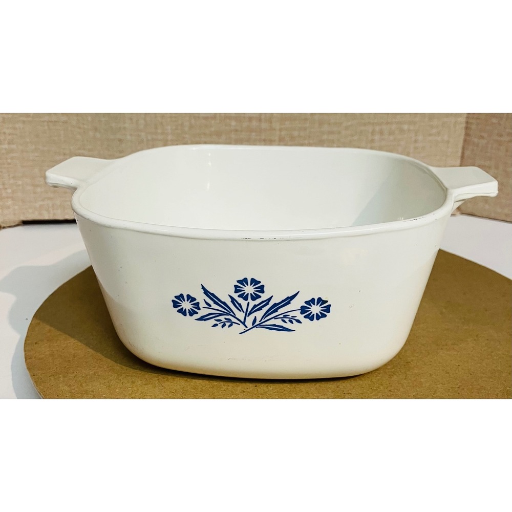 Corning Ware Casserole Dish  2.5 QT White Excellent Cornflower Blue P-2 1/2